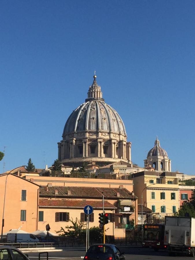 Alloggio Turistico Roberta San Pietro ローマ エクステリア 写真